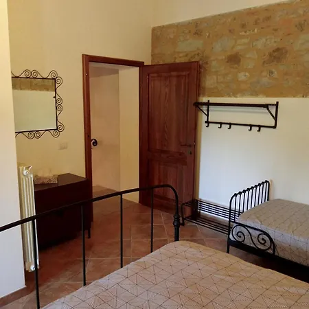 Podere Santa Benedetta Penzion *